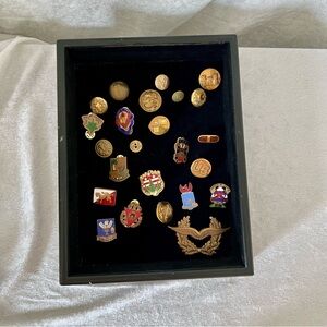 Military Medals,‎ Badges, Uniform Buttons from WWI and WWII, Mixed/Miscellaneous